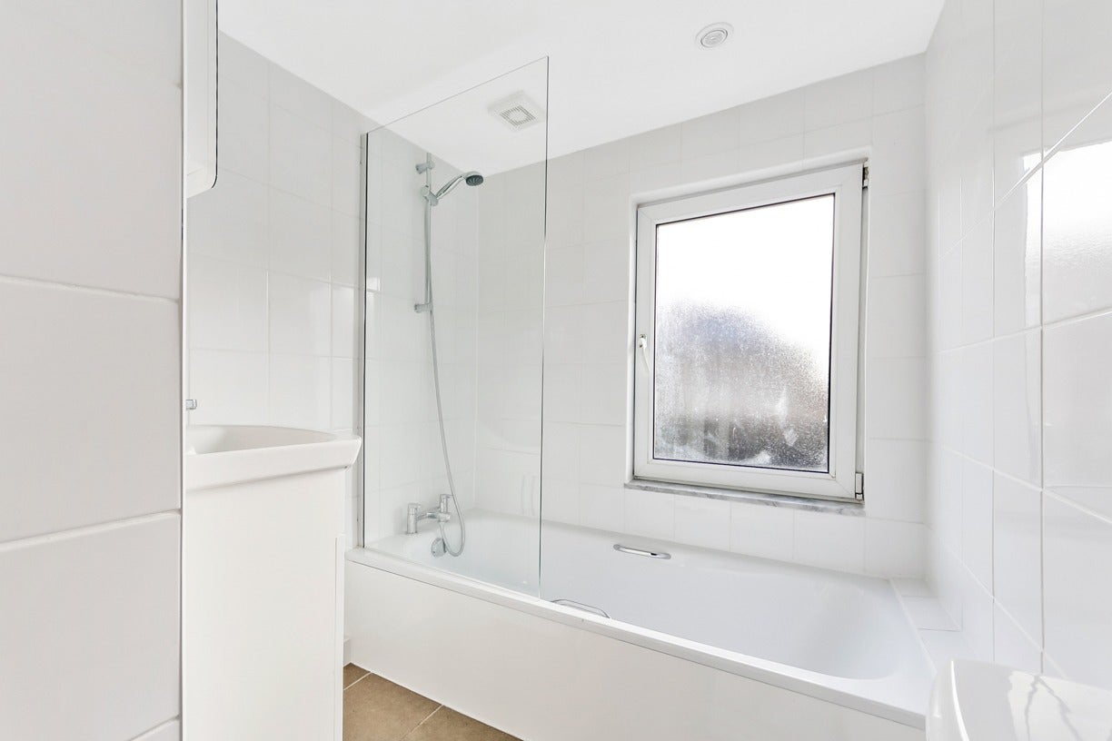 Flat Comeragh Road in Greater London