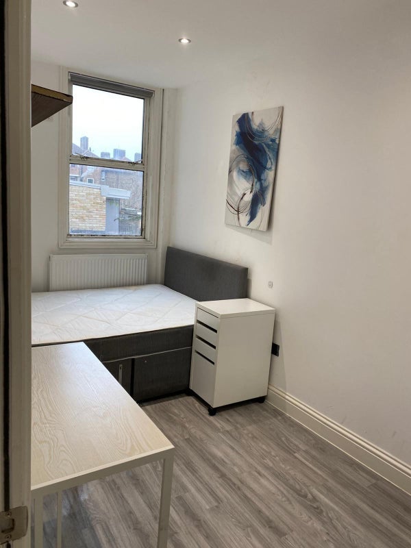 Room Walworth Road in Greater London