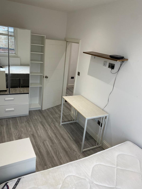 Room Walworth Road in Greater London