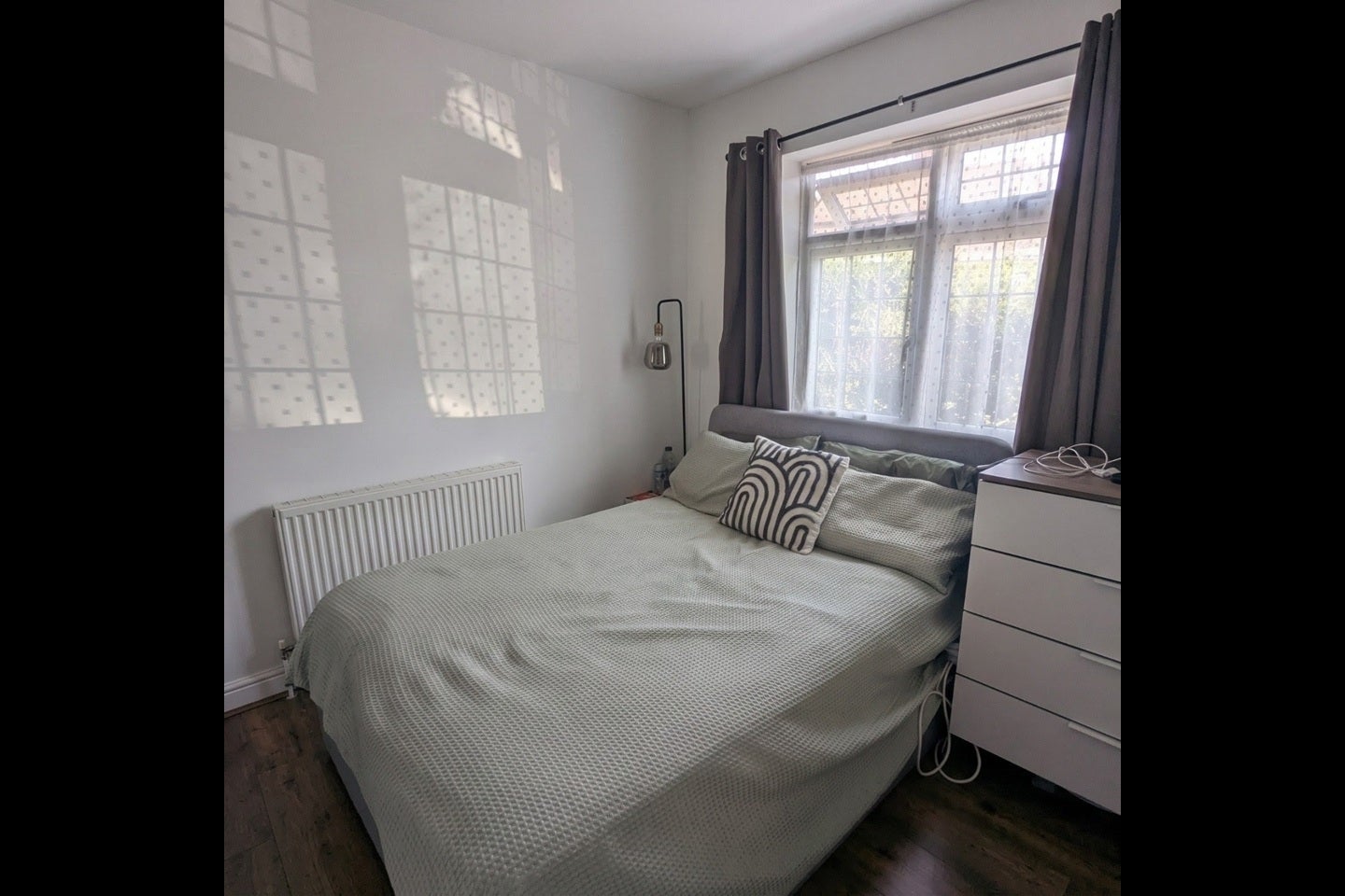 Room Lawrence Drive in Greater London
