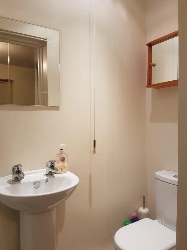 Room Lawrence Drive in Greater London