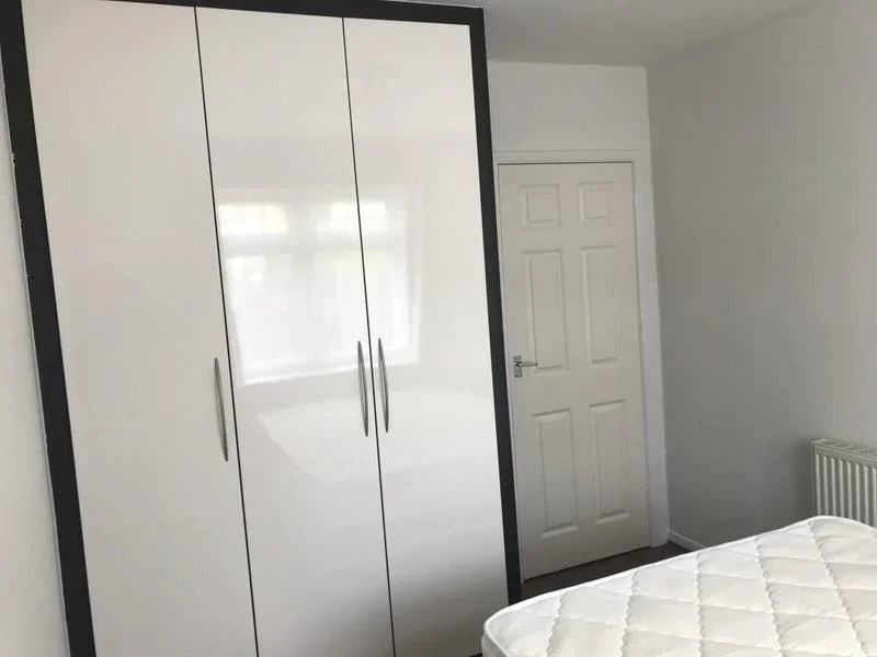 Room Lawrence Drive in Greater London
