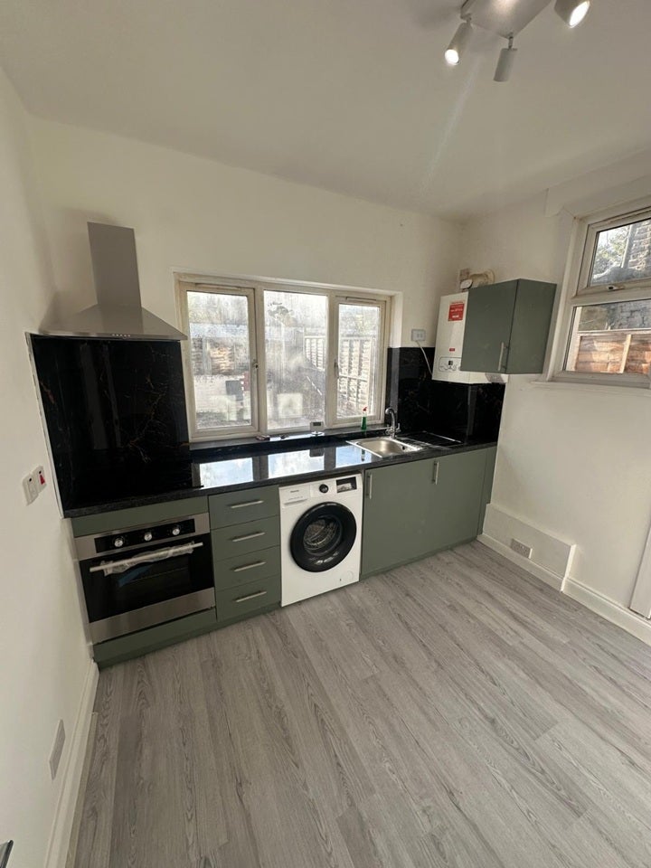 Flat Colchester Avenue in Greater London