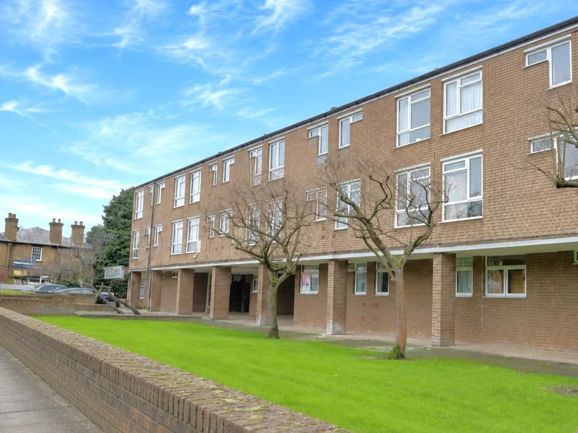 Flat Watling Court in Hertsmere
