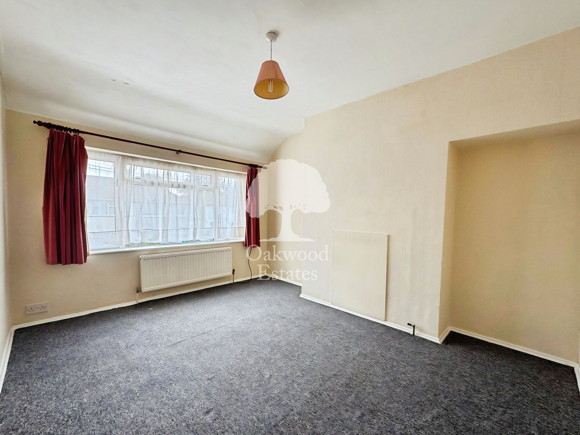 Flat Cornwall Avenue in Slough