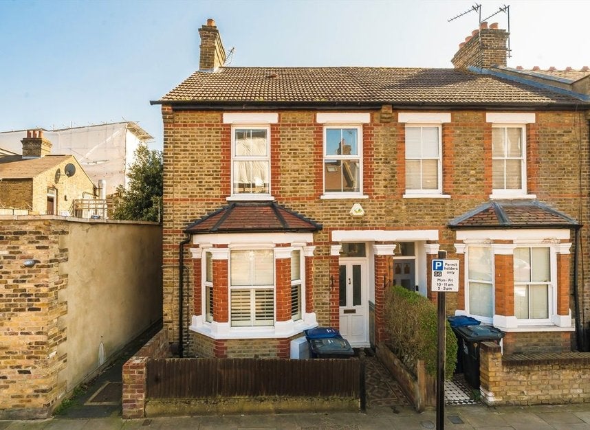 House Balfour Road in Greater London
