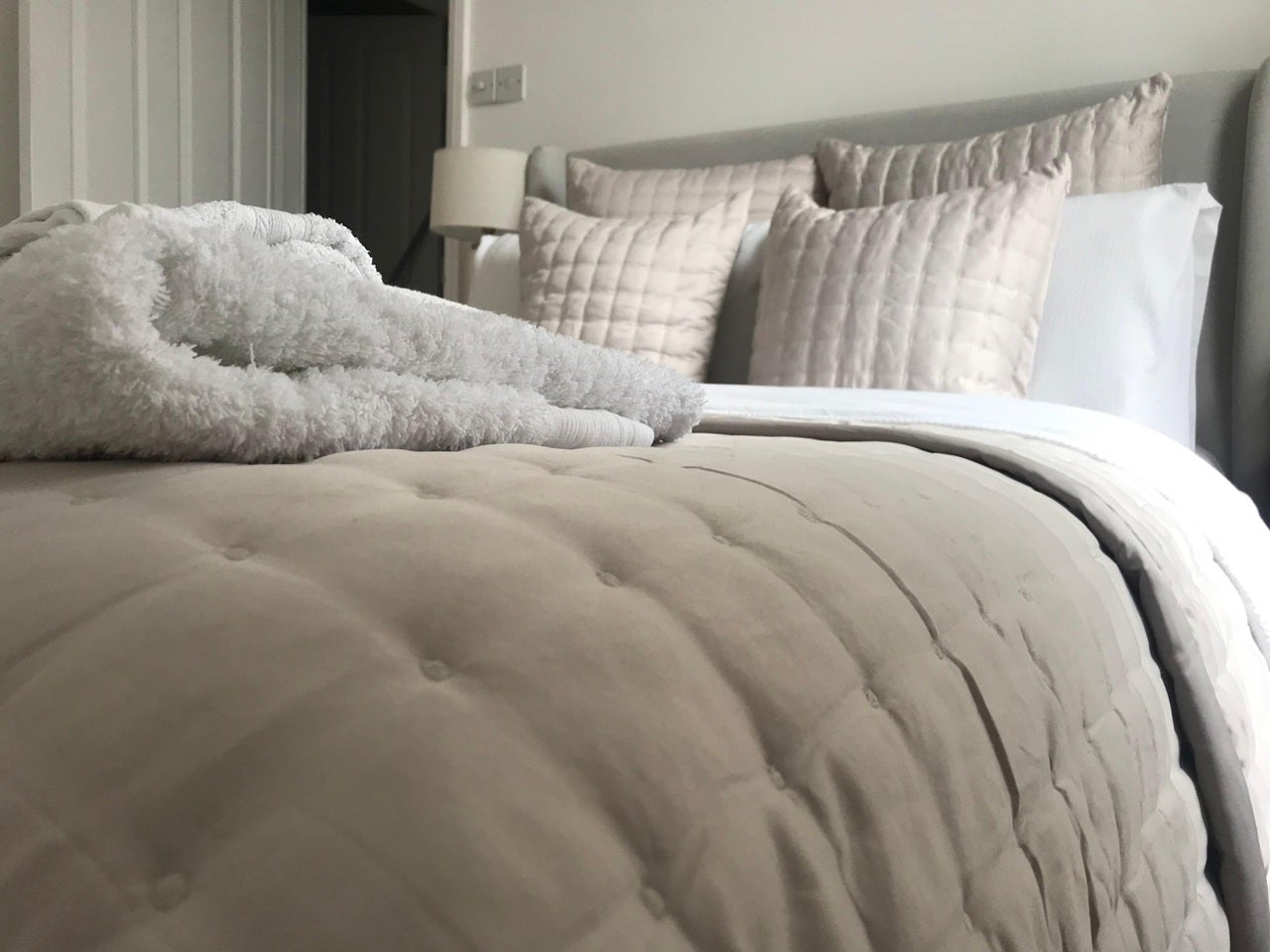 Flat Hogarth Road in Greater London
