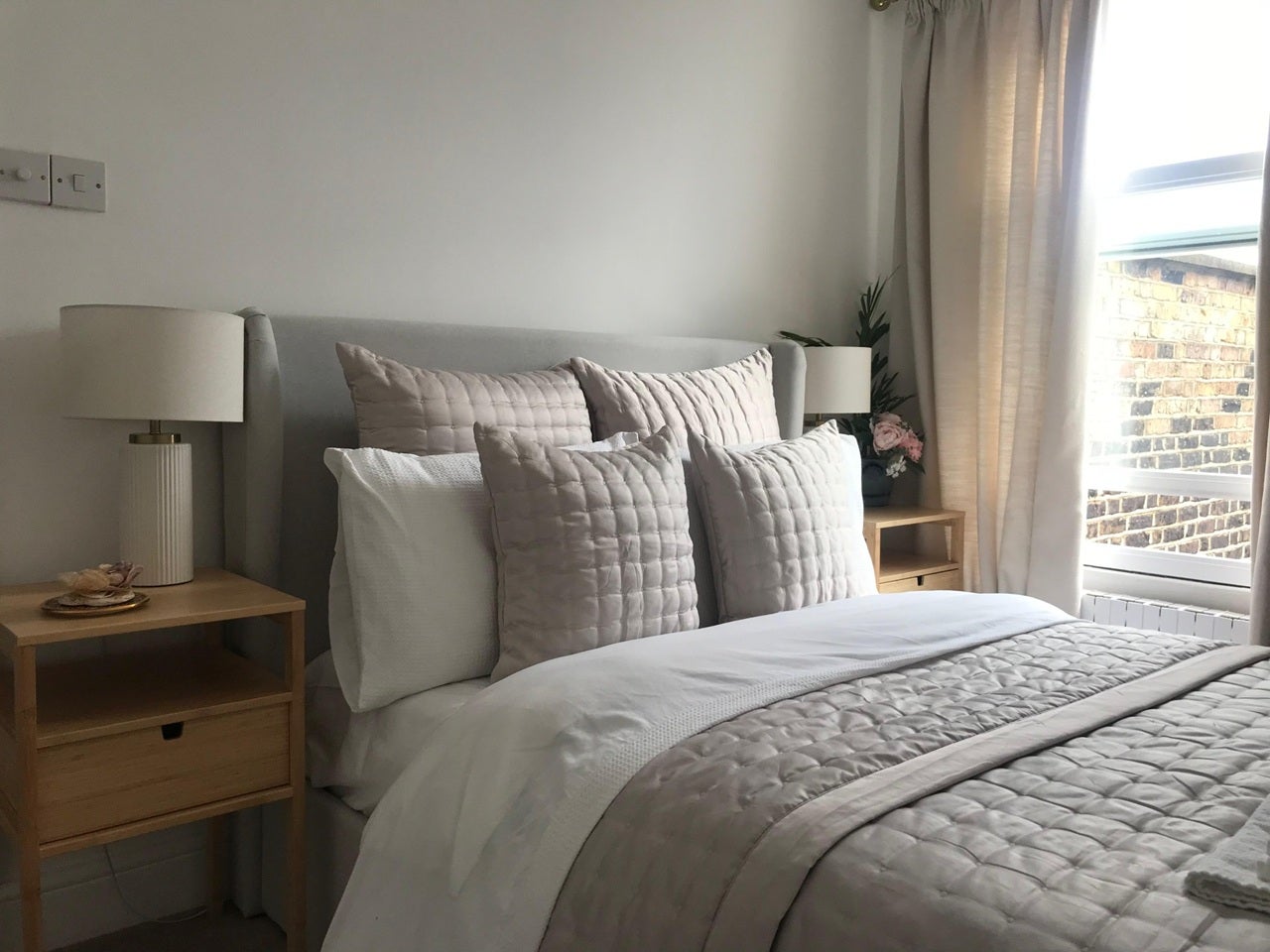 Flat Hogarth Road in Greater London