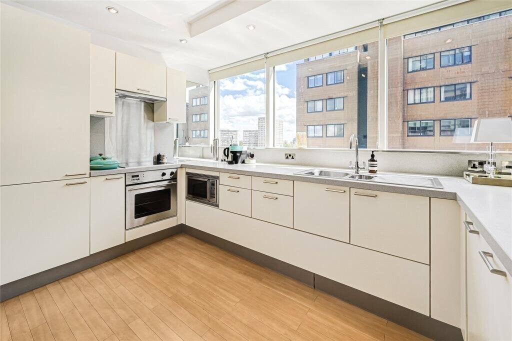 Flat Grosvenor Road in City of Westminster