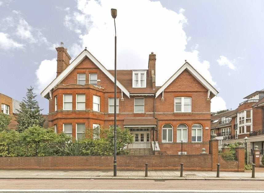 Flat Finchley Road in Greater London