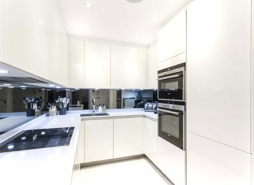 Flat Finchley Road in Greater London
