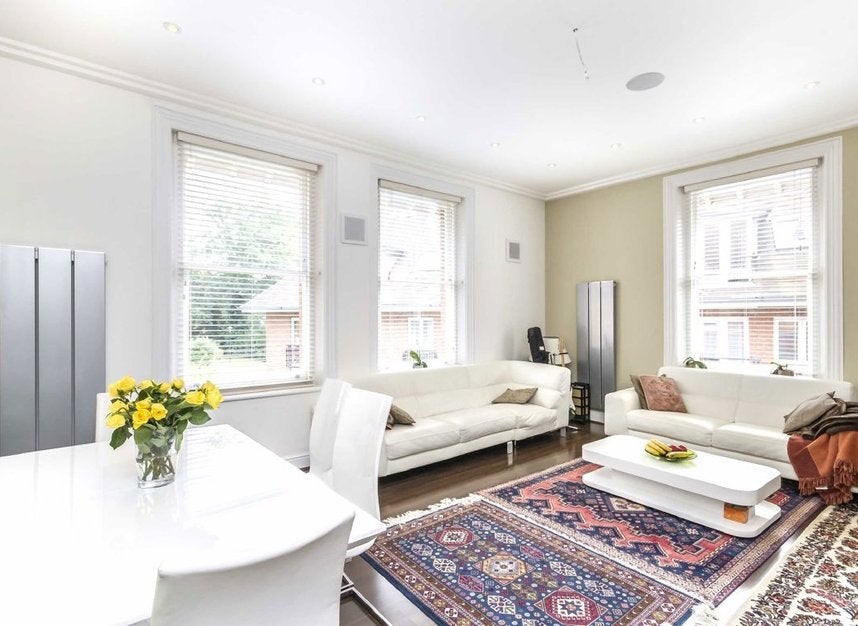 Flat Finchley Road in Greater London