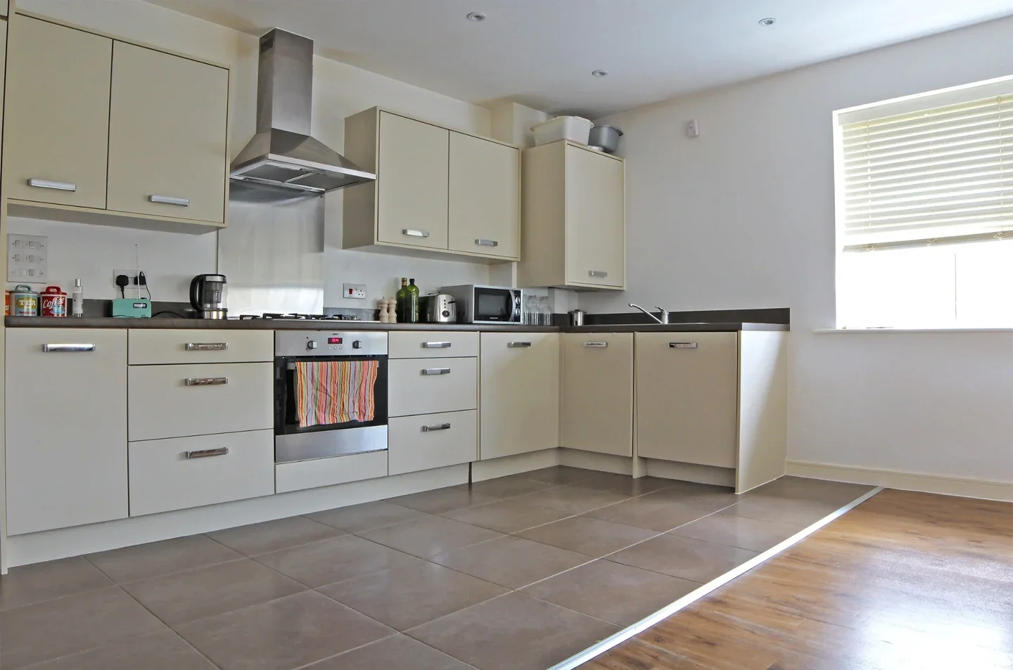 Flat Renwick Drive in Greater London