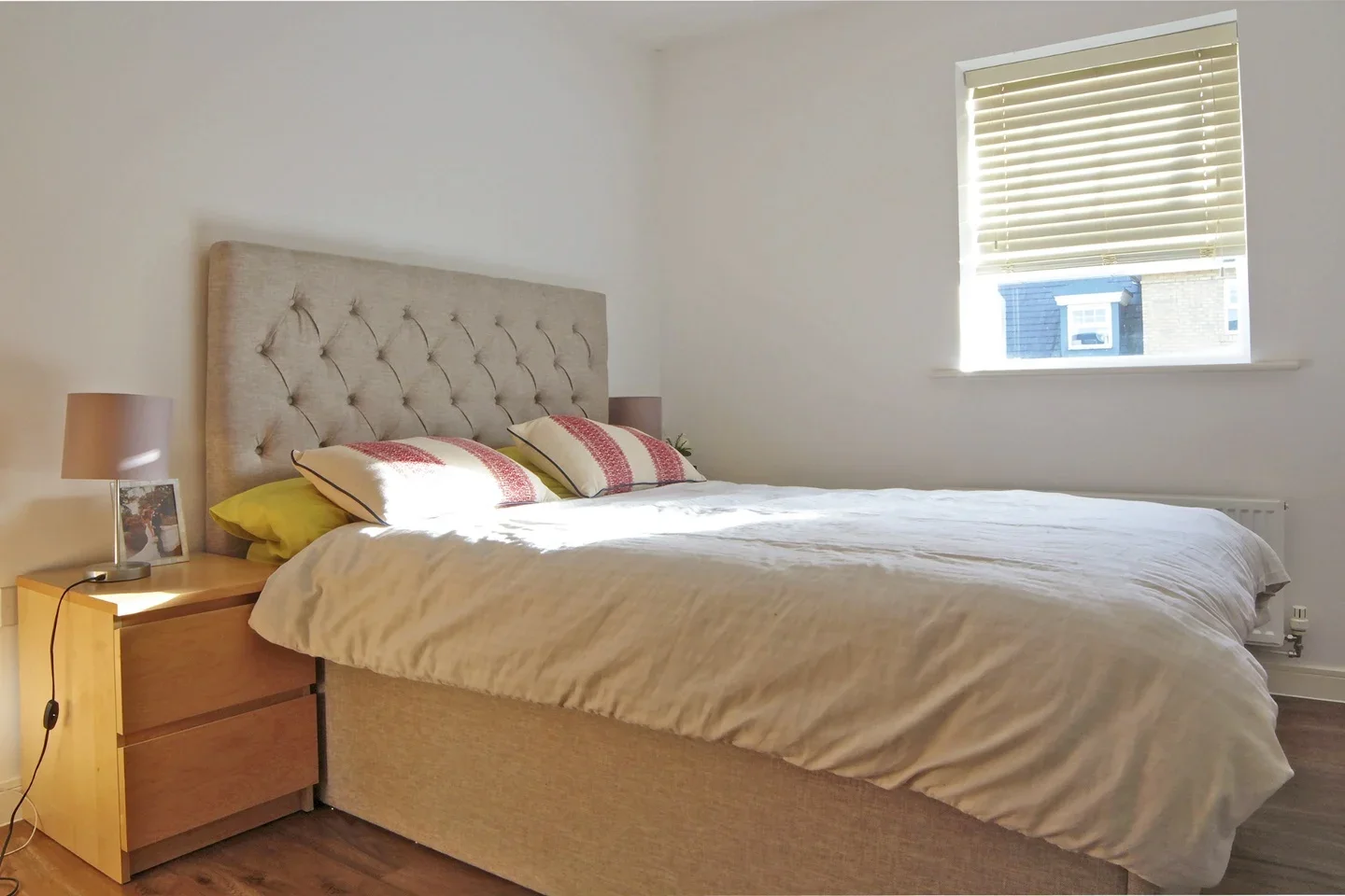 Flat Renwick Drive in Greater London