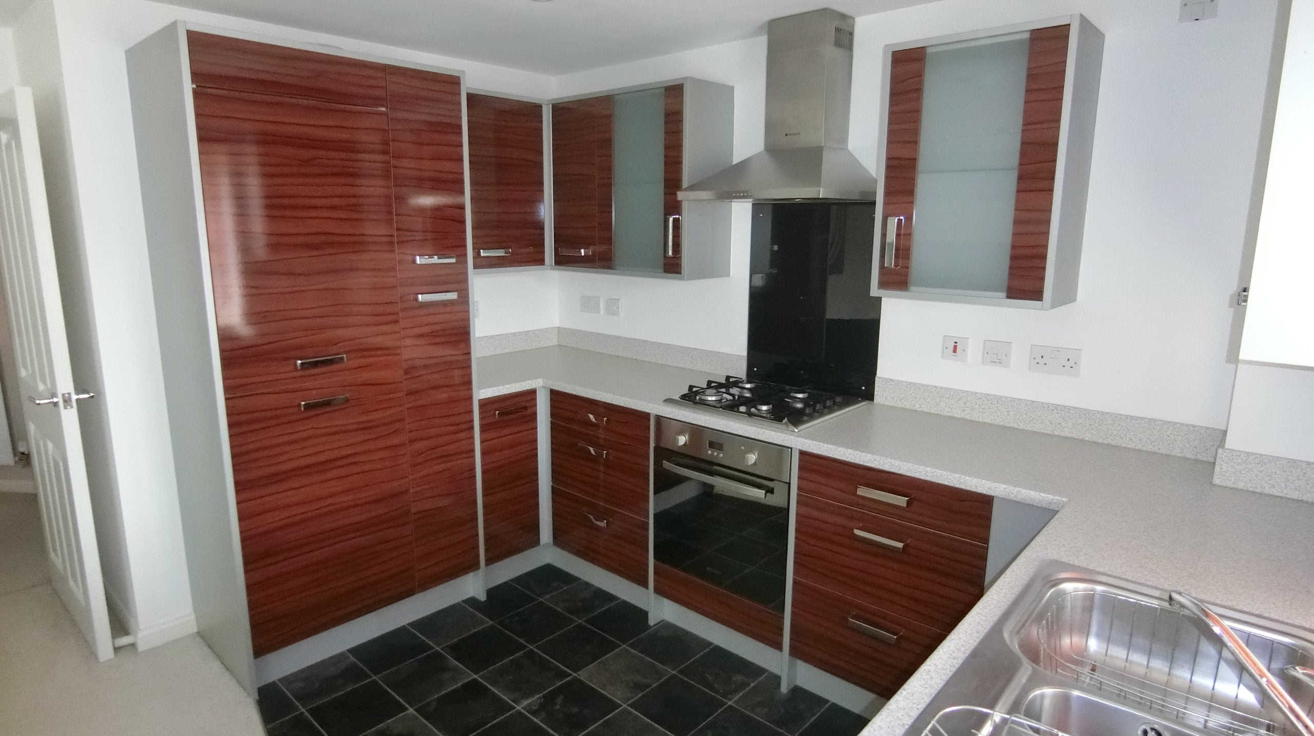 Flat Ffordd James McGhan in Cardiff