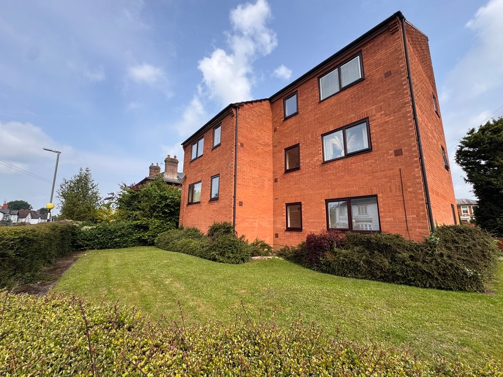Flat Penn Road in Wolverhampton