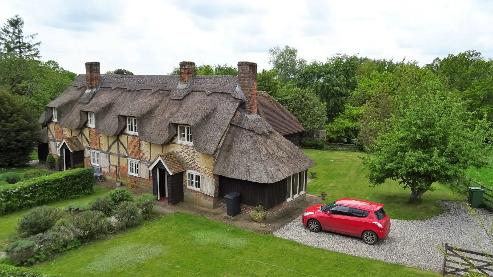 House Woolhampton Hill in Upper Woolhampton
