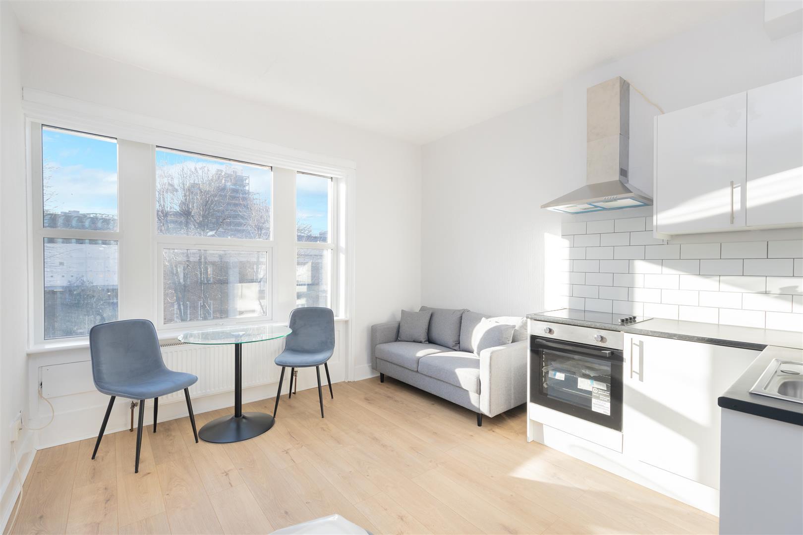 Flat Russell Road in Greater London