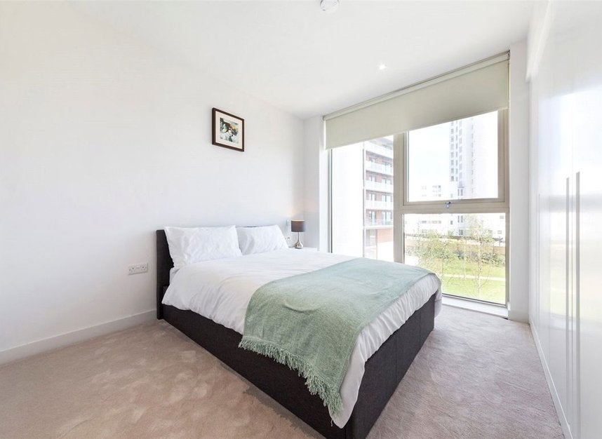 Flat Admiralty Avenue in Greater London