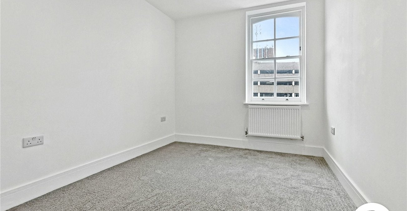 Flat Lowfield Street in Dartford
