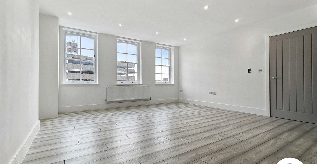 Flat Lowfield Street in Dartford