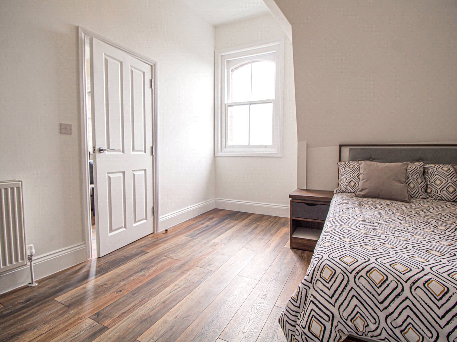 Flat Clarendon Road in Leeds