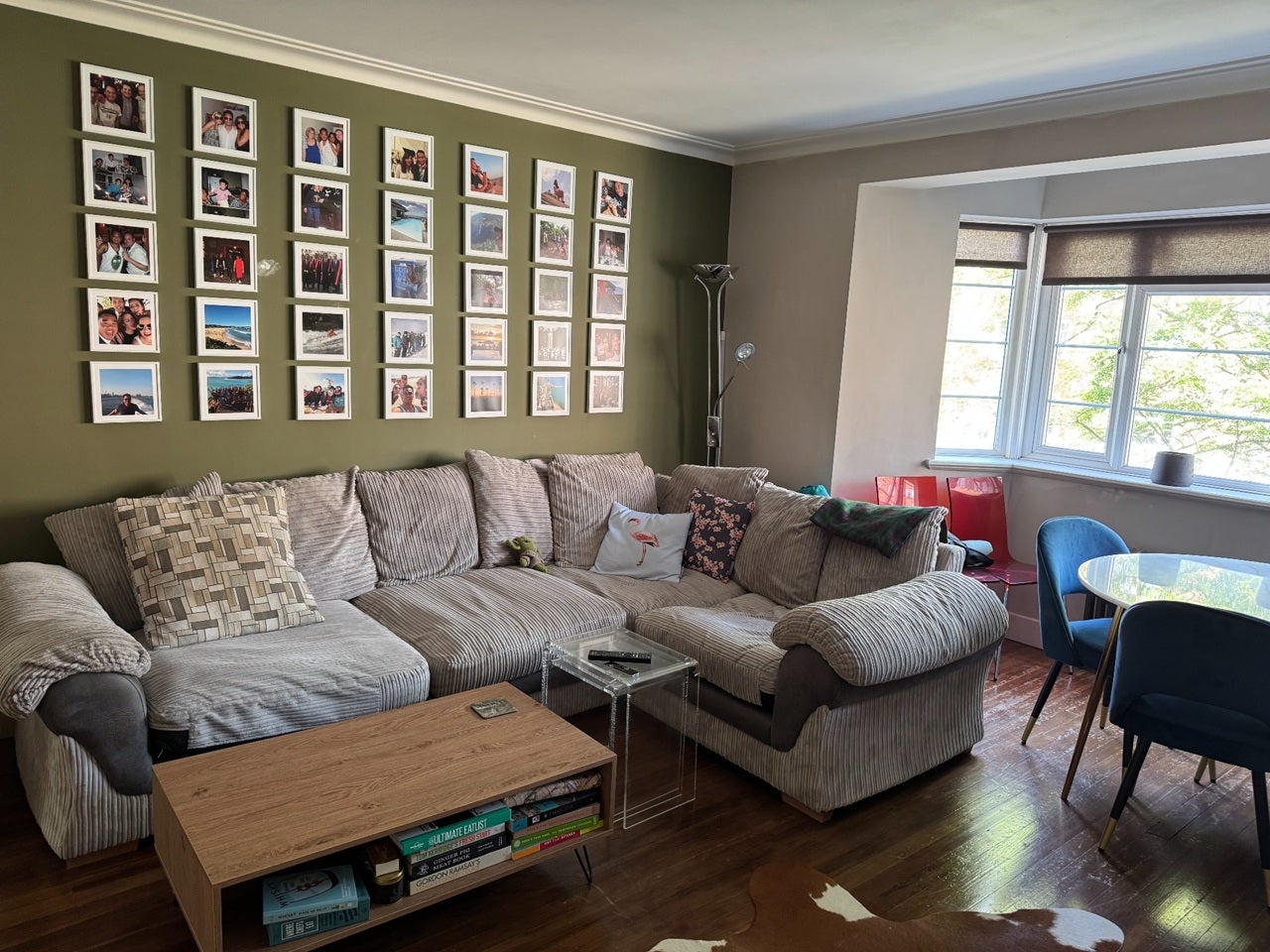 Flat Manor Court in Greater London