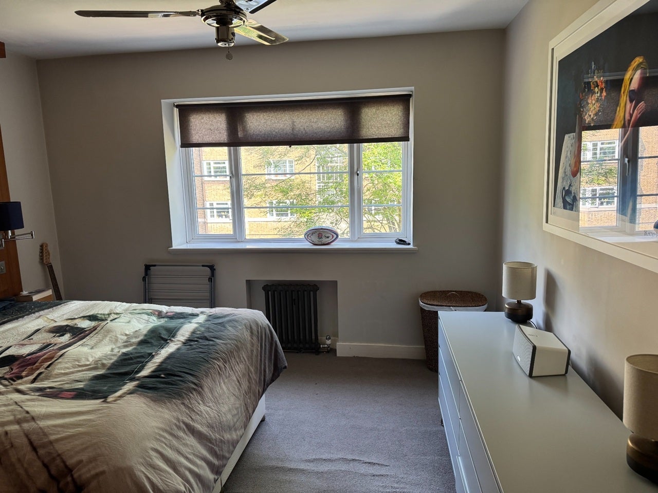 Flat Manor Court in Greater London