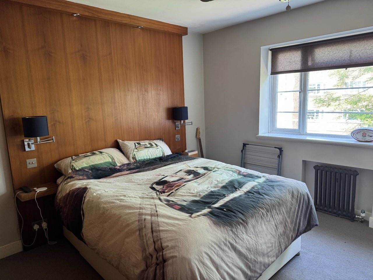 Flat Manor Court in Greater London