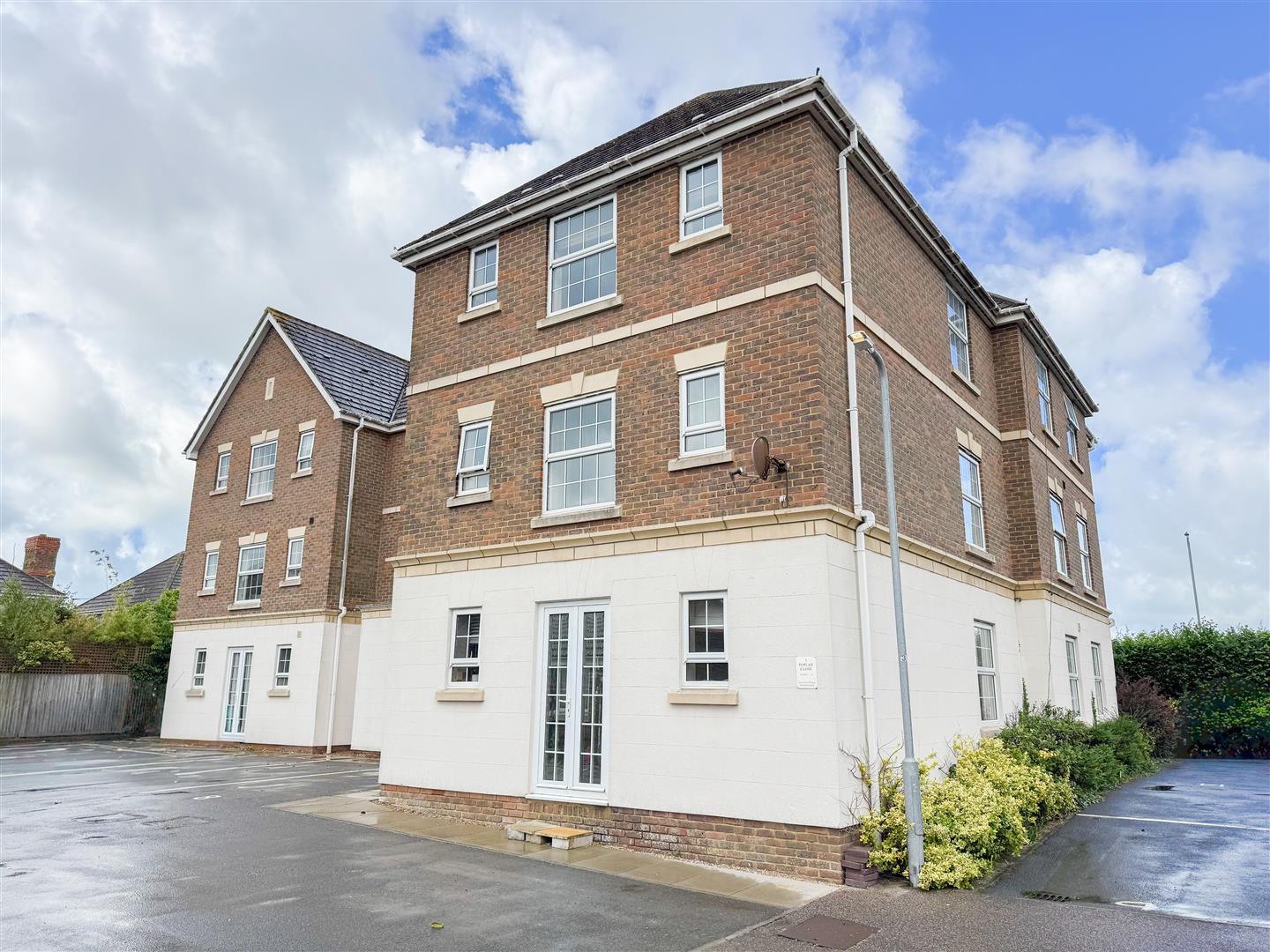 Flat Poplar Close in Rother