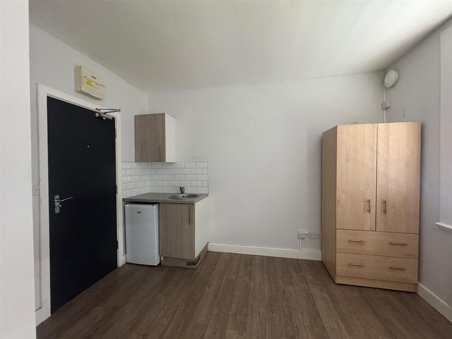 Flat Tachbrook Road in Greater London