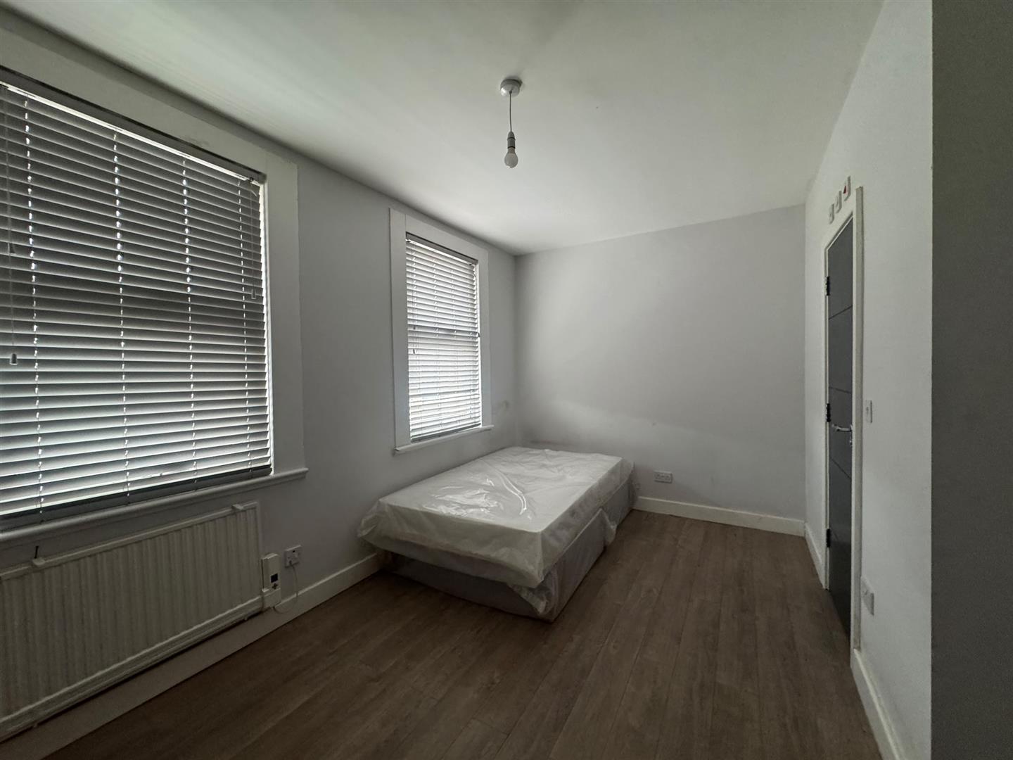 Flat Tachbrook Road in Greater London
