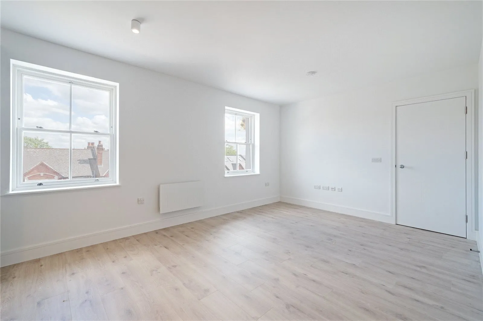 Flat Mitcham Lane in Greater London