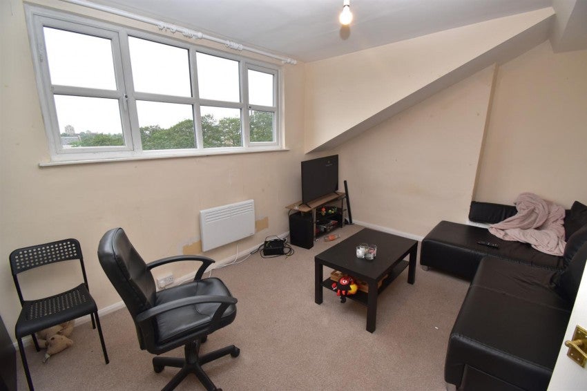 Flat Clarendon Avenue in Royal Leamington Spa