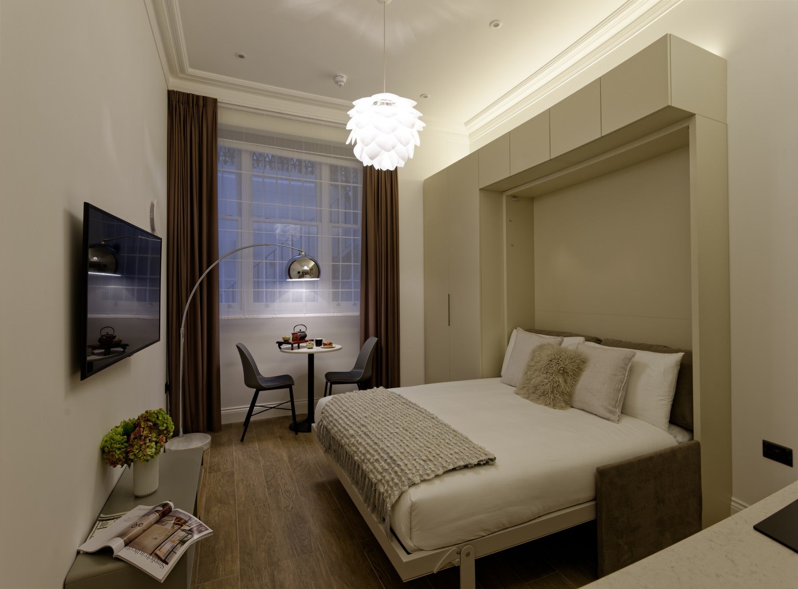 Flat Linden Gardens in Greater London