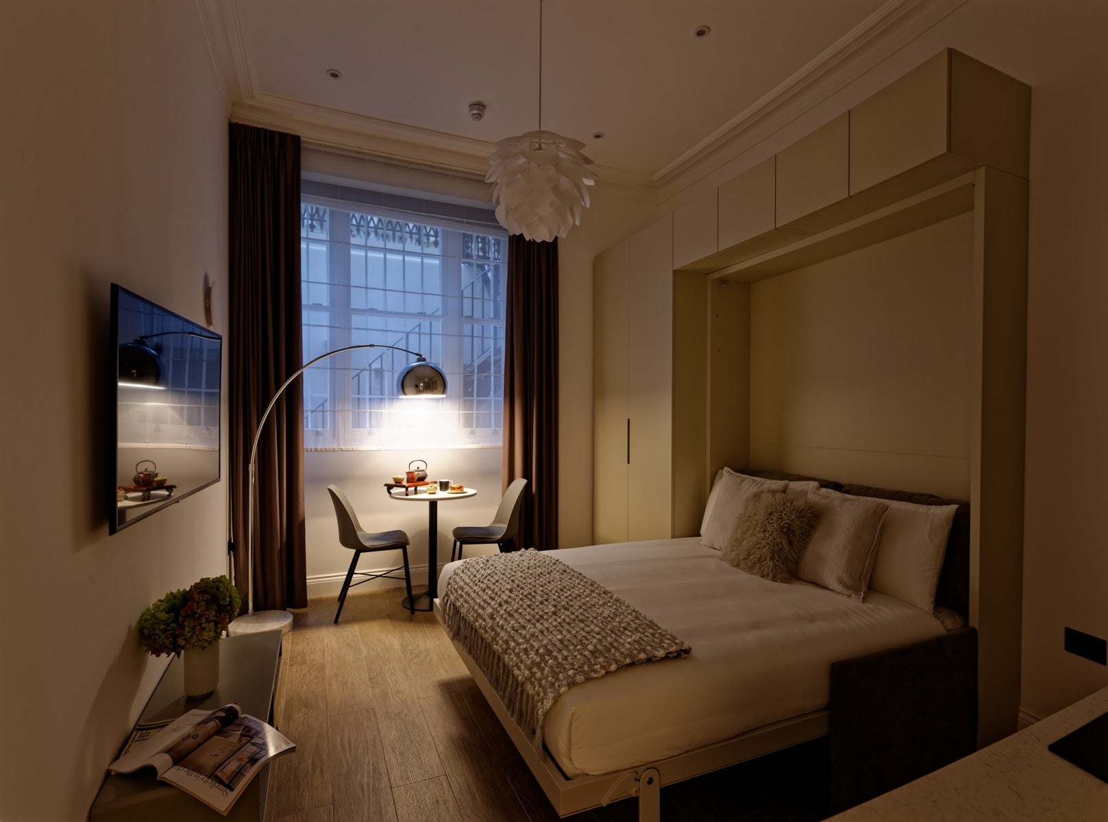Flat Linden Gardens in Greater London