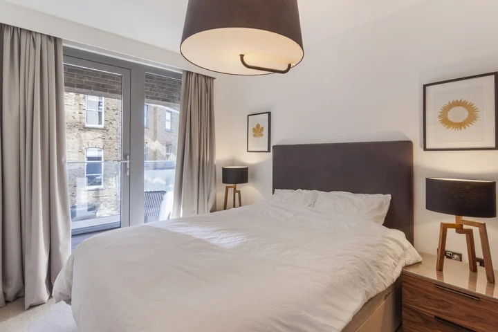 Flat Boleyn Road in Greater London