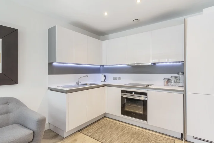 Flat Boleyn Road in Greater London