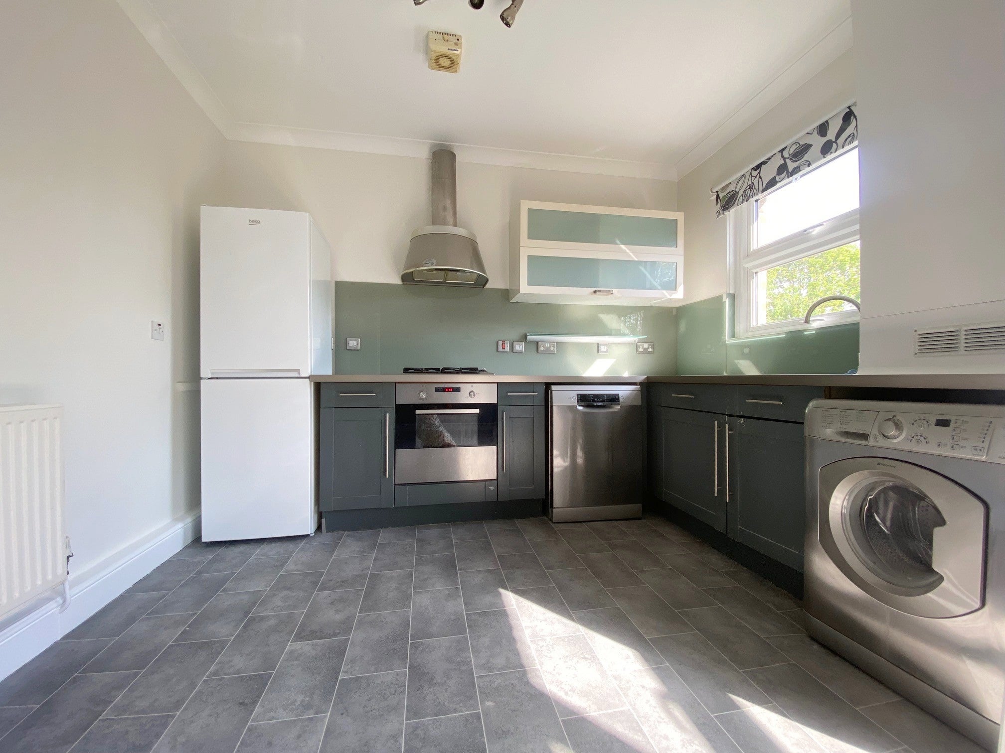 Flat Ratcliffe Close in Greater London