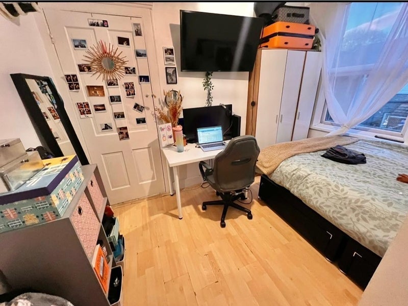 Room Torrens Square in Greater London