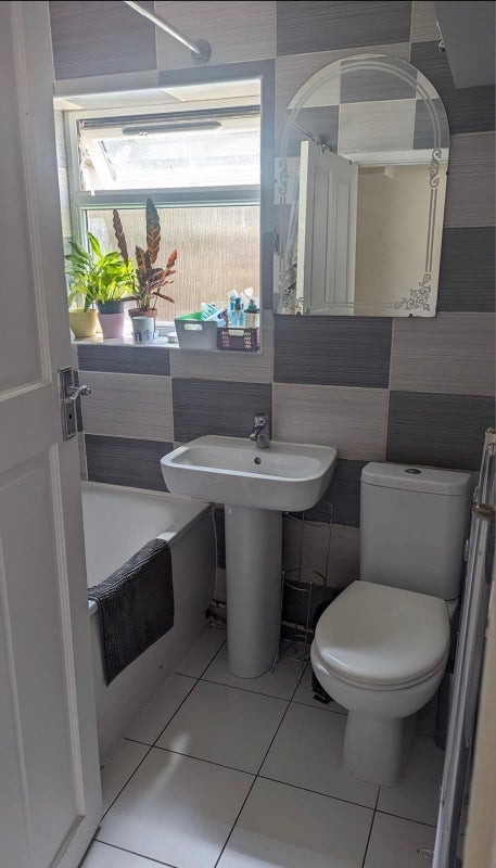 Room Torrens Square in Greater London