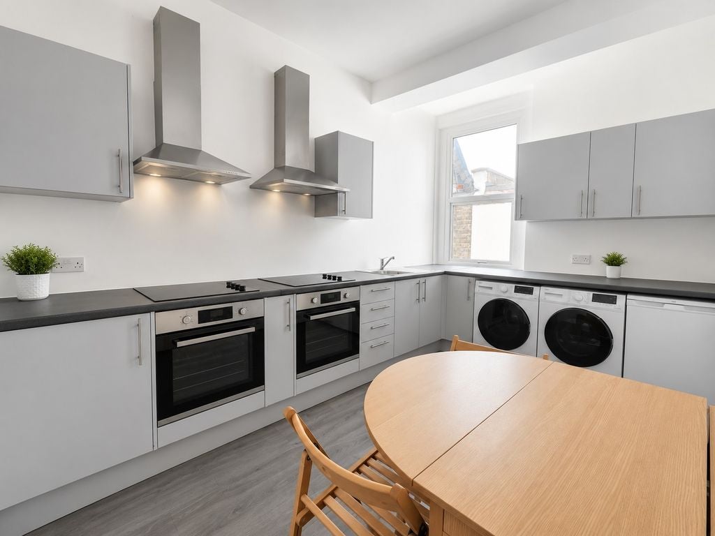 Room Falkland Road in Greater London