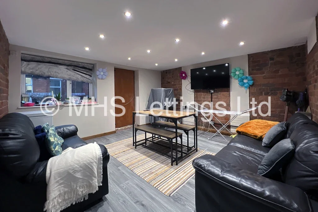 Flat Granby Grove in Leeds