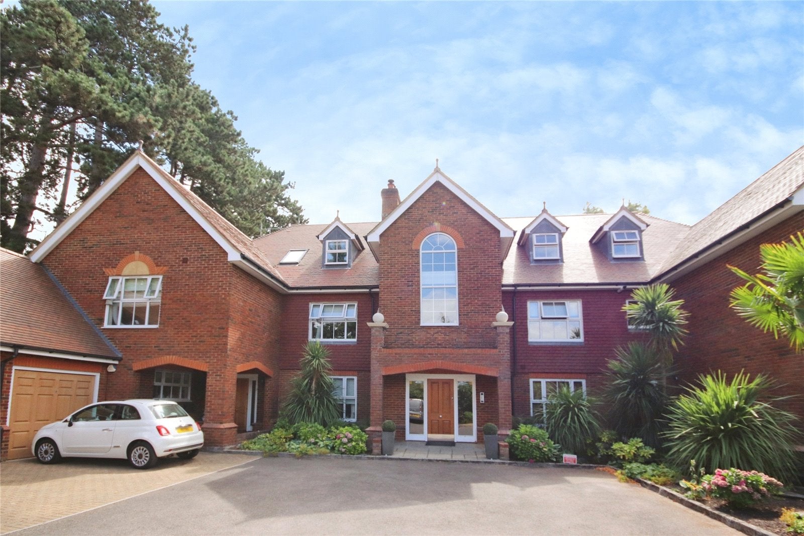 Flat Lady Margaret Road in Sunningdale