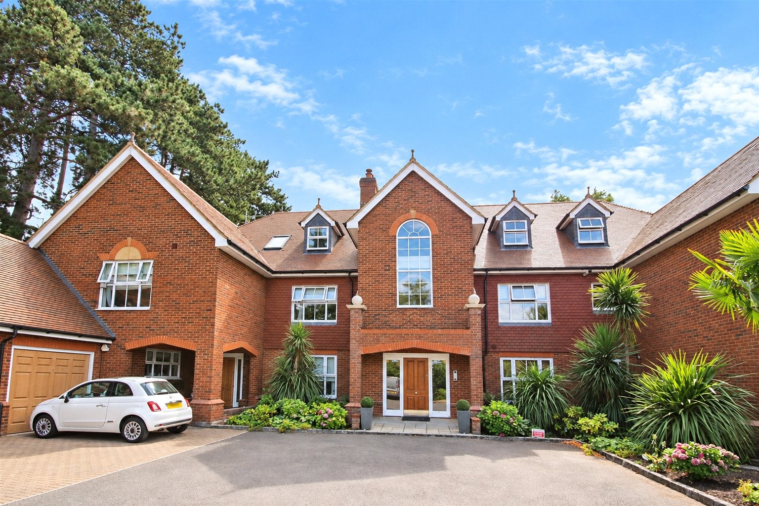 Flat Lady Margaret Road in Sunningdale