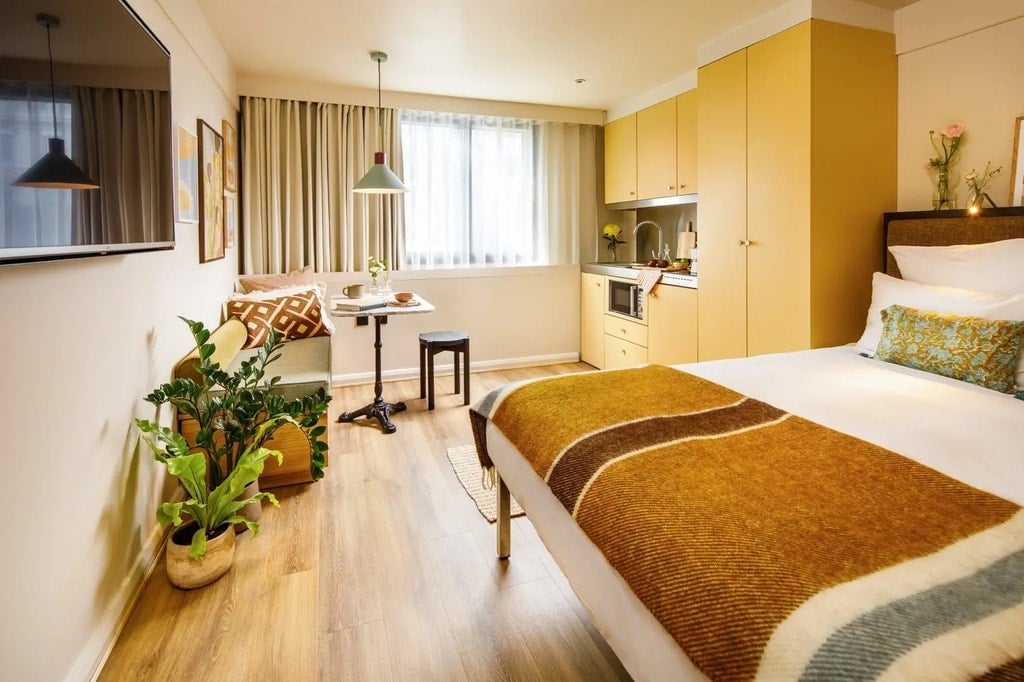 Flat Hackney Road in Greater London