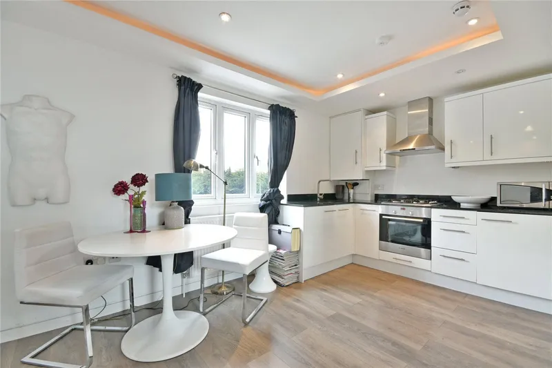 Flat Cavendish Road in Greater London