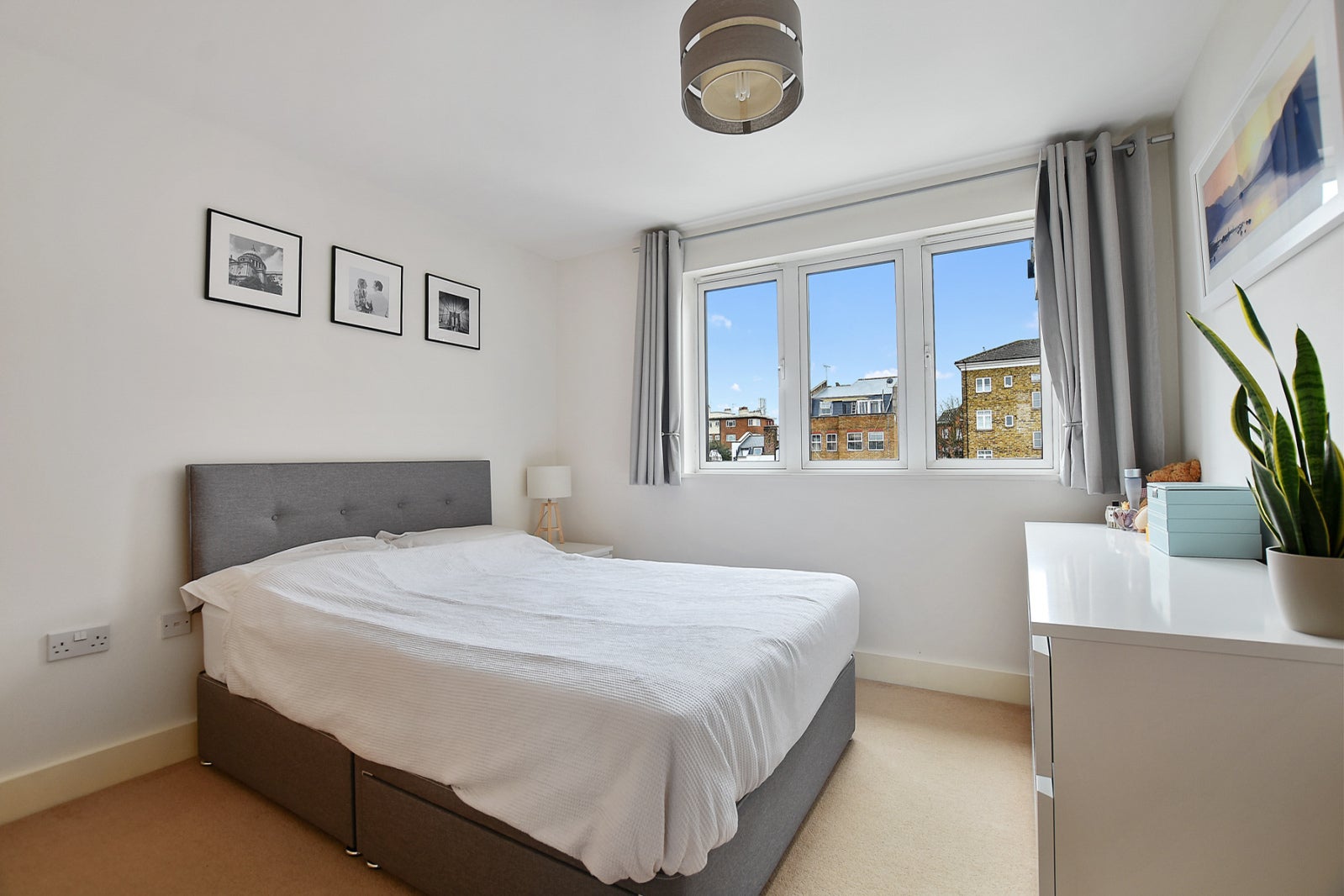 Flat Clapham Road in Greater London
