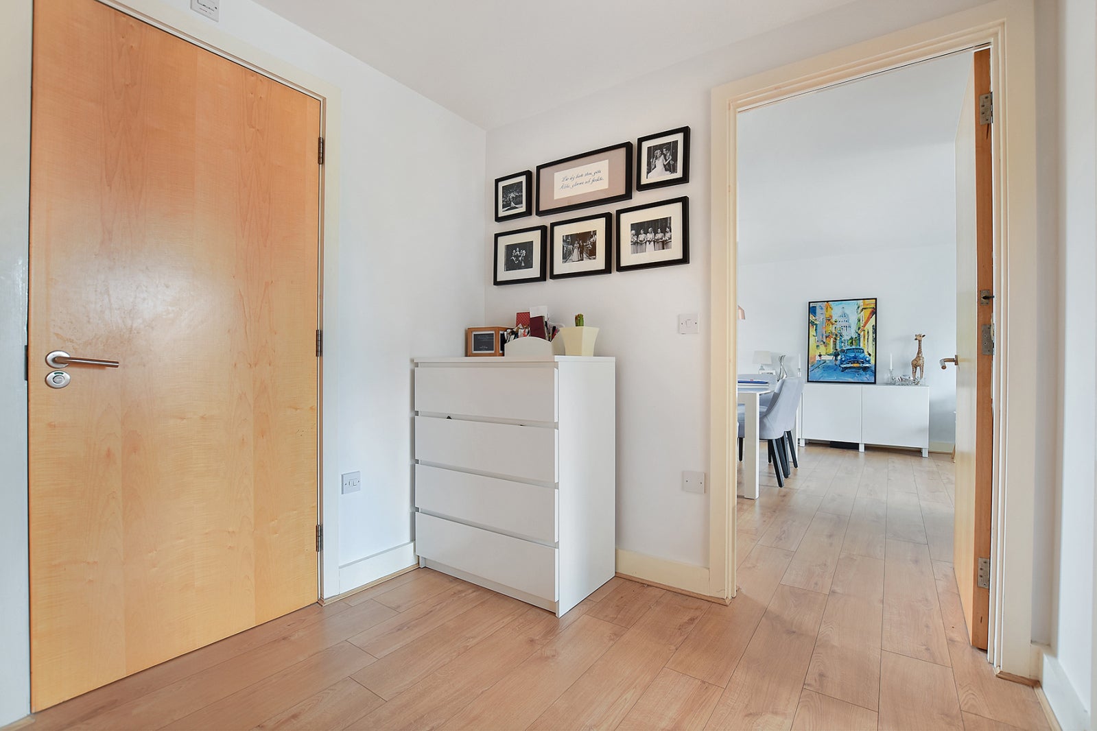 Flat Clapham Road in Greater London
