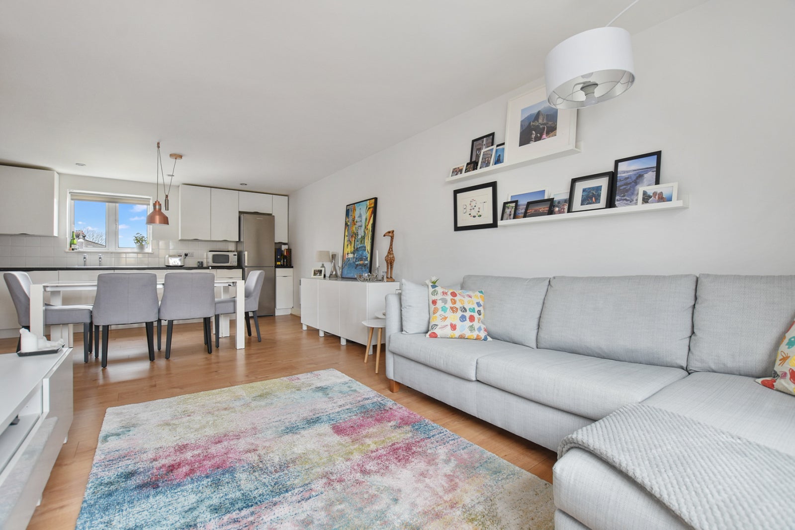 Flat Clapham Road in Greater London